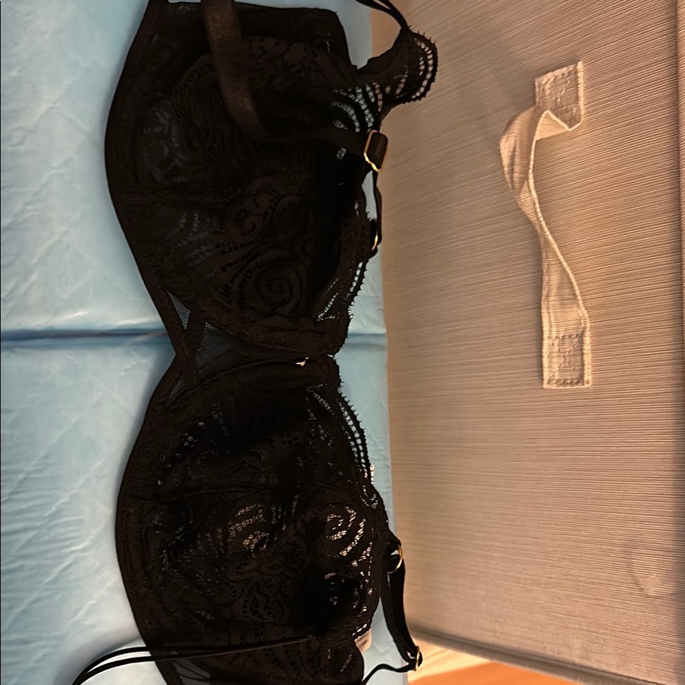 Chantelle Elegant Black Lace Bra - 34 D new with tags!